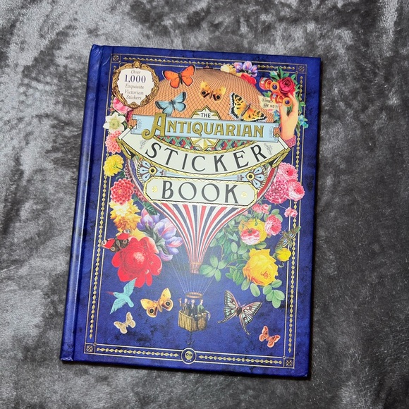 The Antiquarian Sticker Book (Over 1,000 Exquisite Victorian Stickers) - Picture 1 of 7